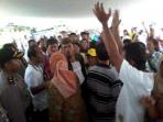 20140419_114359_caleg-datangi-kpu-manado.jpg