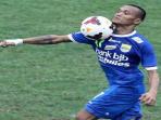 20140421_083001_penyerang-persib-bandung-ferdinand-sinaga.jpg