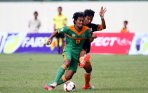 20140422_120935_budi-sudarsono-persikabo-hadang-bola-fadhil-ibrahim.jpg
