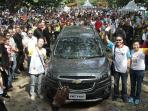 20140429_002733_pelunuran-chevrolet-spin-activ.jpg