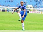20140502_174607_penyerang-persib-ferdinand-alfred-sinaga.jpg