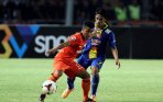 20140505_084313_defri-rizki-rebutan-bola-dengan-benni-w.jpg