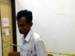 20140506_140324_polda-sulut-memasang-police-line-di-kantor-kpu-manado.jpg