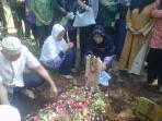 20140507_135826_pemakaman-ardi-septian-korban-odong-odong.jpg