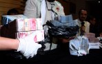20140508_223342_kpk-amankan-rp-15-miliar.jpg