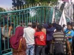 20140516_160329_20140516_unjuk-rasa-mahasiswa-tuntut-bupati-bogor-mundur.jpg