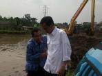20140520_171309_20140520_jokowi_waduk-kampung-rambutan.jpg