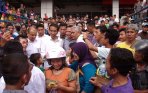 20140525_075653_jokowi-blusukan-ke-pasar-segiri-samarinda.jpg