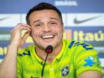 20140528_173520_penjaga-gawang-timnas-brasil-julio-cesar.jpg