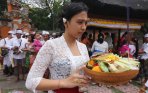 20140601_175730_umat-hindu-sambut-hari-raya-kuningan-di-denpasar.jpg