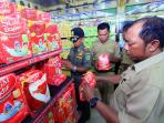 20140603_153253_petugas-periksa-minimarket-di-tanjung-redeb.jpg