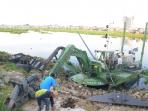 20140604_085031_waduk-pluit-kendaraan-keruk-eceng-gondok.jpg