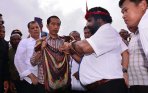 20140605_150750_capres-jokowi-sambangi-pasar-baru-prahara-jaya-pura.jpg