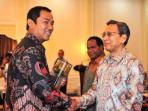 20140605_154153_walikota-semarang-terima-piala-adiupura.jpg