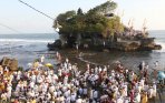 20140605_173700_ribuan-umat-hindu-adakan-doa-odalan.jpg