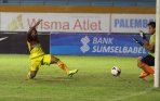 20140609_131659_anis-nabar-berusaha-jebol-gawang-persija.jpg