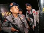 20140611_132137_polisi-berjaga-jaga.jpg