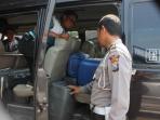 20140611_151526_arak-jowo-di-dalam-mobil.jpg