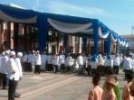 20140612_095715_masyarakat-memenuhi-halaman-parkir-rumah-h-halim-menunggu-prabowo.jpg
