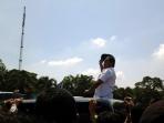 20140612_140905_prabowo-lempar-topi-ke-simpatisannya-di-palembang.jpg