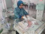 20140613_111641_bayi-kembar-empat-sbya.jpg