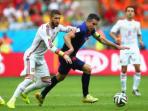 20140614_025430_robin-van-persie-lewatinramossss.jpg