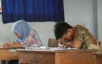20140618_140609_siswa-tertidur-ikuti-ujian-sbmptn.jpg
