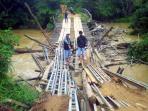 20140620_133835_jembatan-senelak-upit-kecamatan-belimbing-yang-ambruk_1.jpg