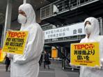 20140626_131732_unjuk-rasa-lsm-anti-nuklir-jepang-di-gedung-tempat-rups-tepco-di-tokyo.jpg