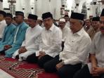 20140626_190154_jk-shalat-shubuh-di-masjid-baiturrahman-aceh-bersama-zaini-abdullah.jpg