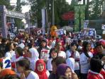 20140628_112900_pendukung-jokowi-jk-menyesaki-arena-car-free-day-dago-di-kota-bandung.jpg