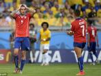 20140629_192755_mauricio-pinilla-alexis-sanchez.jpg