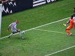 20140629_235151_jasper-cillessen-giovani-dos-santos.jpg