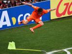 20140630_093402_klaas-jan-huntelaar-tendang.jpg