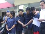 20140630_223636_gepeng-dan-temannya-ditangkap-setelah-aniaya-polisi.jpg