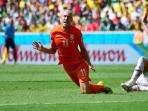 20140630_235412_arjen-robben-ditekel-rafael-marquez.jpg