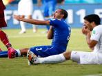 20140701_013829_chiellini-dan-suarez.jpg