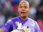 20140701_045926_penjaga-gawang-timnas-aljazair-rais-mbolhi.jpg