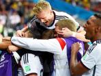 20140701_060025_skuat-jerman-merayakan-gol-mesut-ozil.jpg