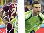 20140701_132310_goalkeeper-igor-akinfeev-laser-beam.jpg