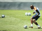20140702_072840_bruno-martins-indi-olah-bola.jpg