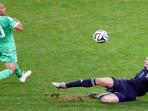 20140703_003916_manuel-neuer-dan-sofiane-feghouli.jpg