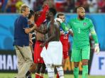 20140703_073235_michael-essien-buka-baju.jpg