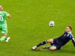 20140704_035455_manuel-neuer-dan-sofiane-feghouli-2.jpg