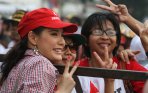20140705_150502_olga-lidya-dukung-jokowi-jk-salam-2-jari.jpg
