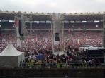 20140705_160009_puluhan-ribu-simpatisan-jokowi-konser-salam-dua-jari.jpg