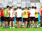 20140708_152600_skuat-timnas-jerman-dengarkan-joachim-loew.jpg