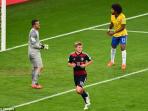 20140709_215949_toni-kroos-wheels-away.jpg