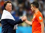 20140710_063526_louis-van-gaal-menyapa-robin-van-versie.jpg