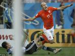 20140710_180402_arjen-robben-ditekel.jpg
